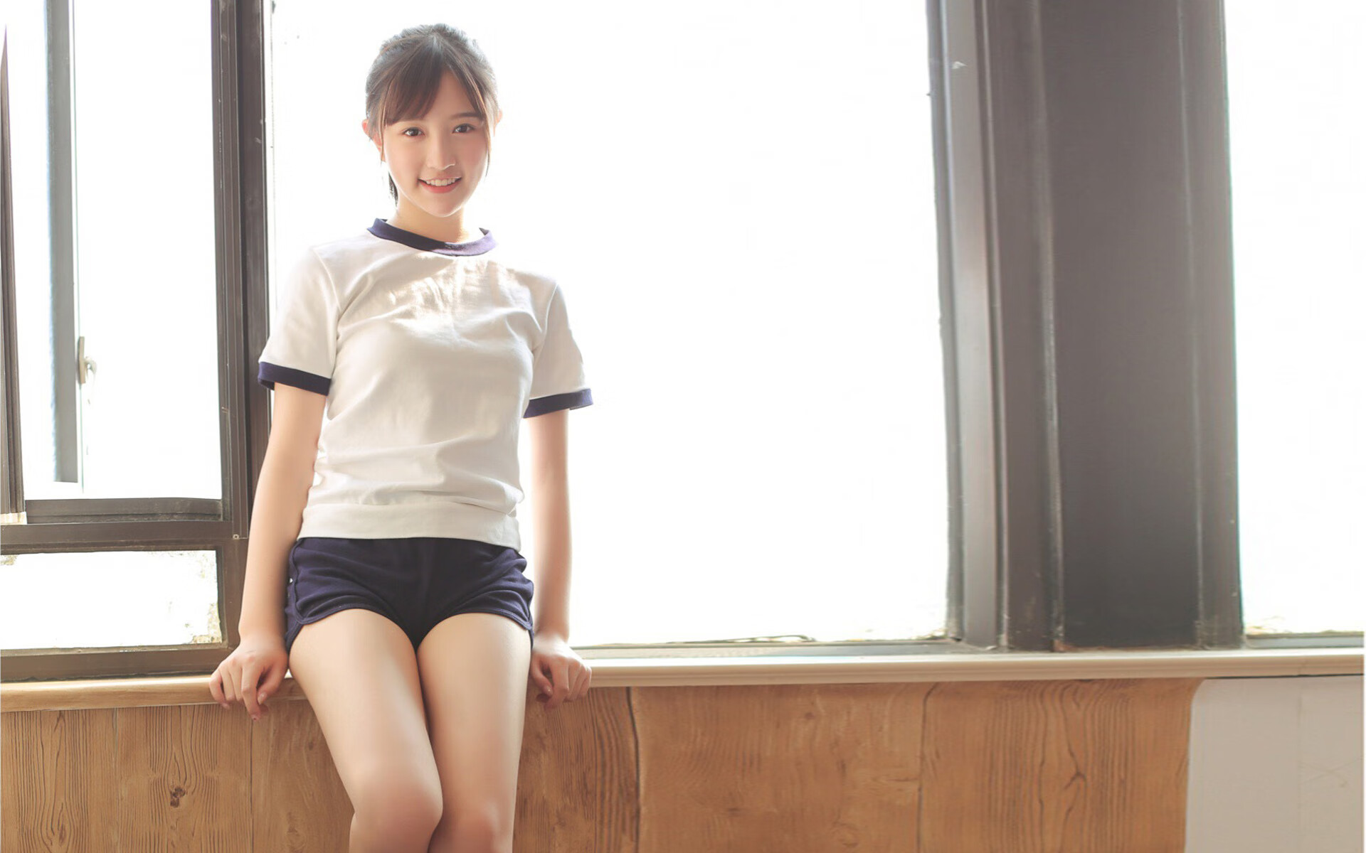 拜仁边锋速度制胜，多次突破，拜仁边路