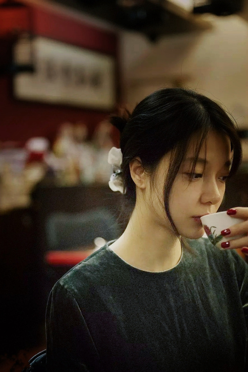 叶夫根尼娅·奇库诺娃冲线瞬间点燃赛场，叶夫根尼·奇吉舍夫